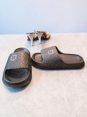 Black Women's Slide Sandals with Bear Motif